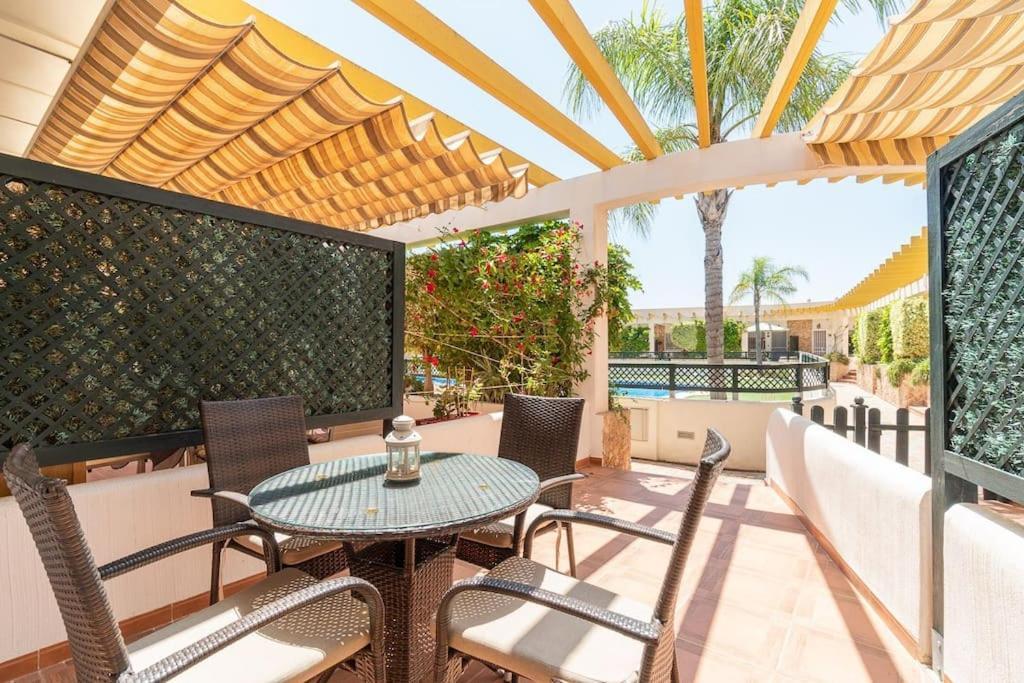 Magnifico Adosado Con Piscina Y Barbacoa Villa กัมโปอามอร์ ภายนอก รูปภาพ