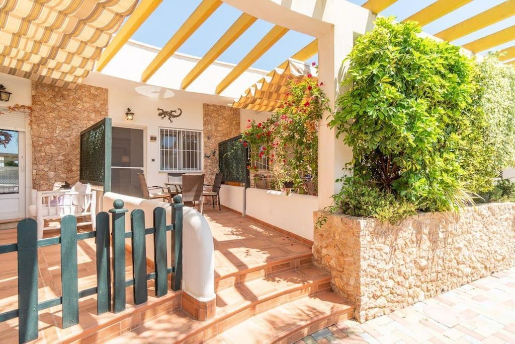 Magnifico Adosado Con Piscina Y Barbacoa Villa กัมโปอามอร์ ภายนอก รูปภาพ