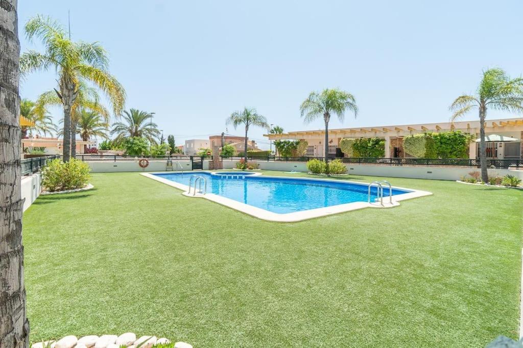 Magnifico Adosado Con Piscina Y Barbacoa Villa กัมโปอามอร์ ภายนอก รูปภาพ